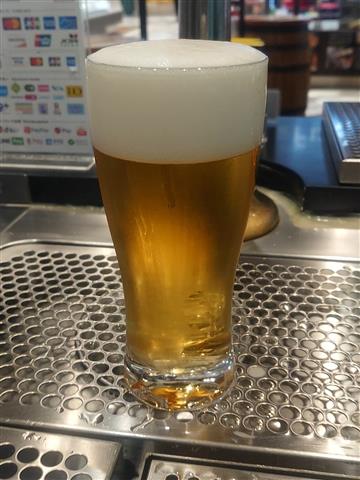 スタンド 重富 ビール 広島「ビールスタンド重富」で絶品本格ビールを！注ぎ方で味が変わる？