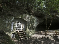 キリシタン洞窟礼拝堂