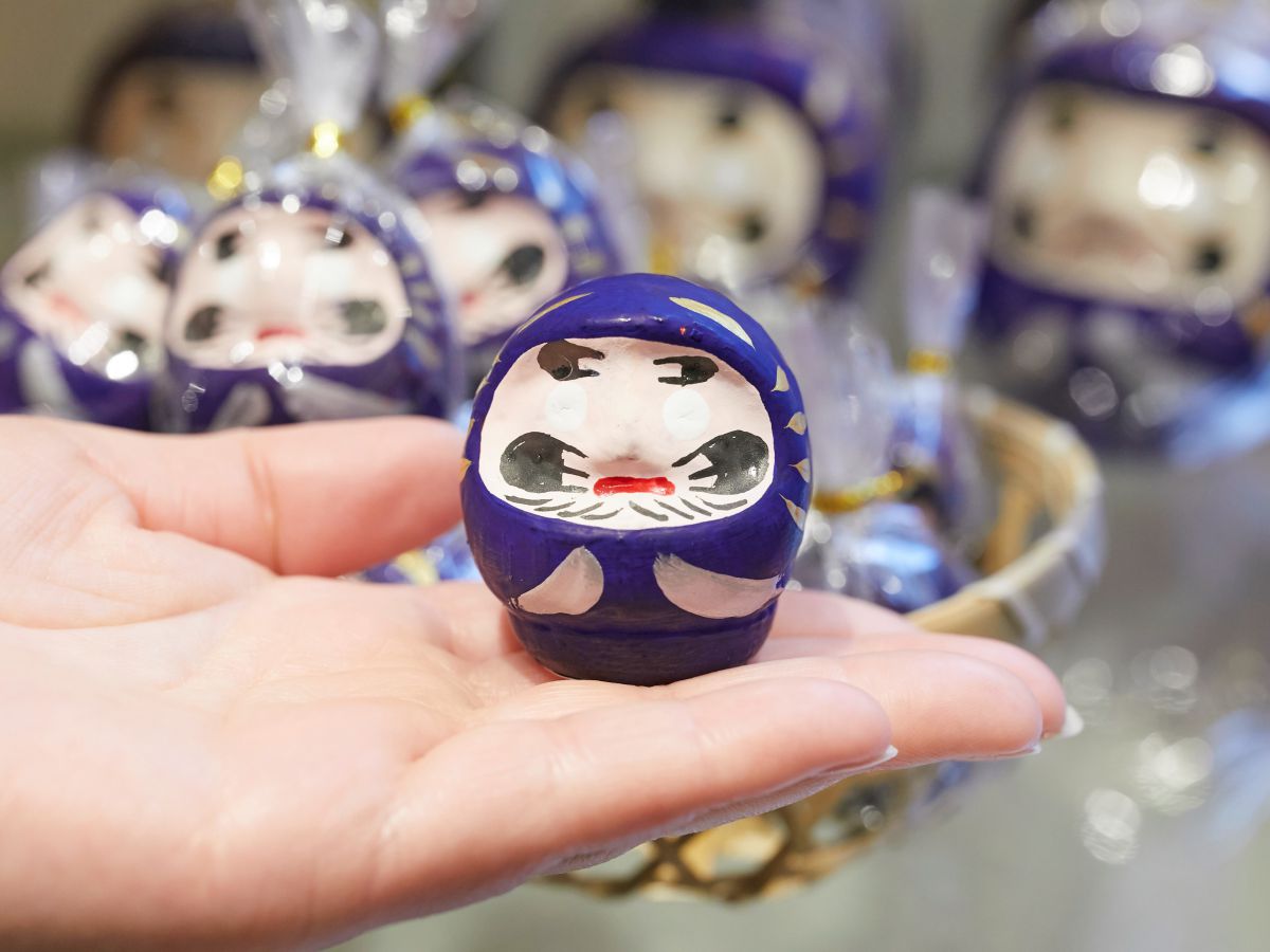 「鎌倉八座」限定 藍色だるま(小) 972円