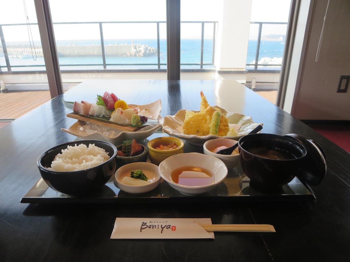 地魚御膳 1650円(税抜)※時期によって内容が変更となる可能性があります。