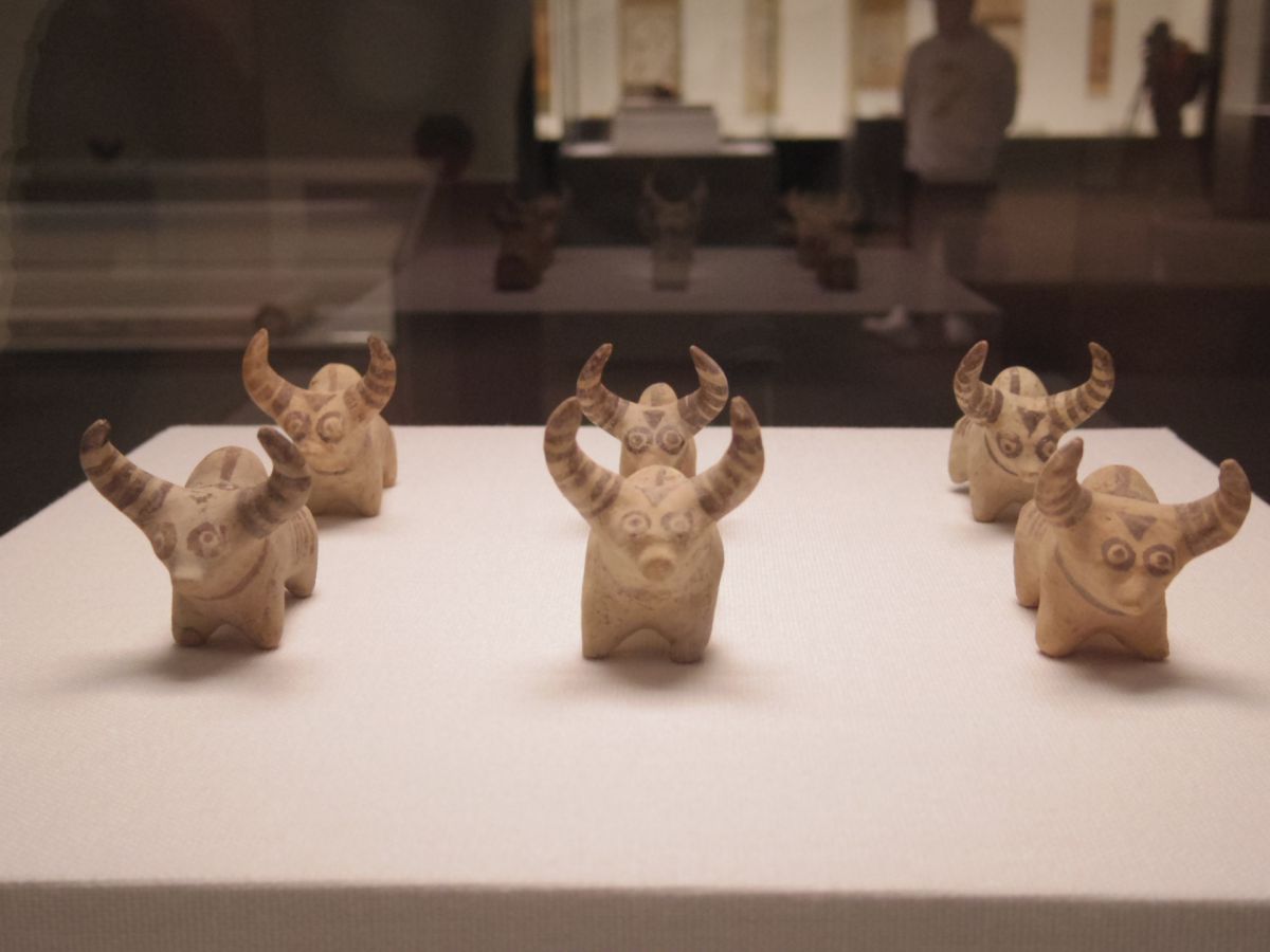 コブウシ形土製品 六点(パキスタン 紀元前2000年頃)