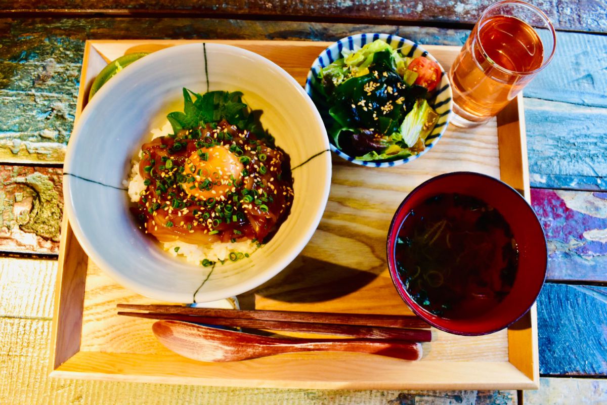 隠岐島の寒シマメ漬け丼 1296円