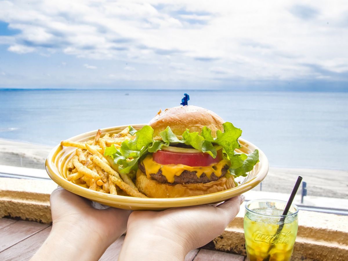 ハワイで一番おいしいハンバーガーを 鎌倉の海を見ながら食べたい るるぶ More