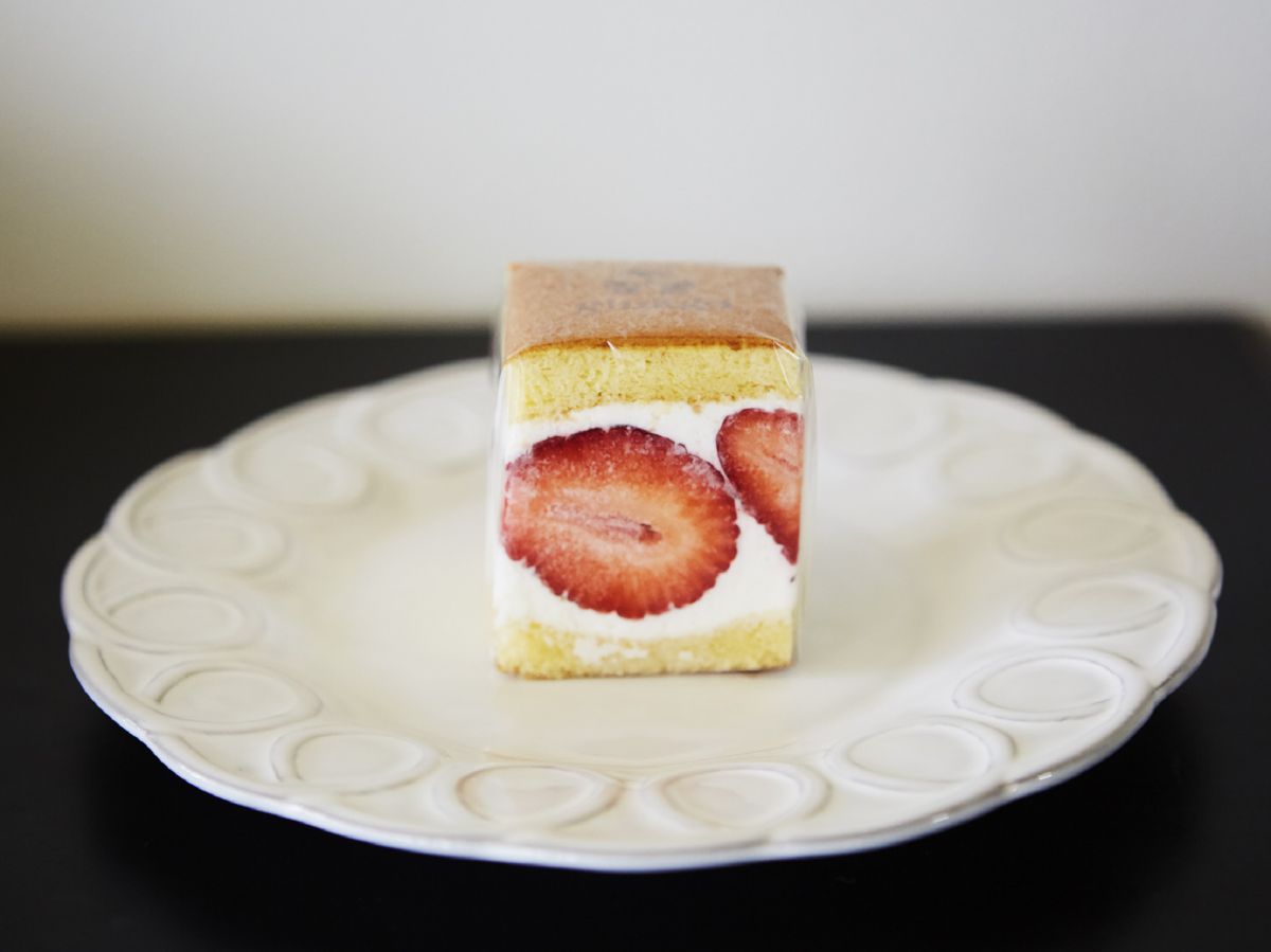 博多あまおうのフルーツサンドケーキ 601円(税別)