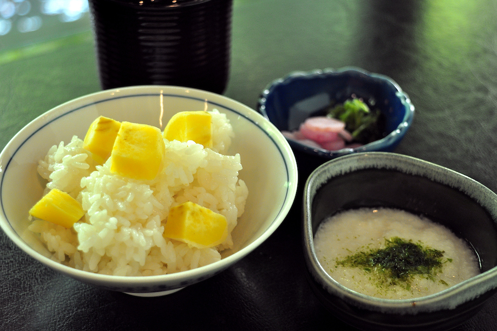 食事 さつまいもご飯