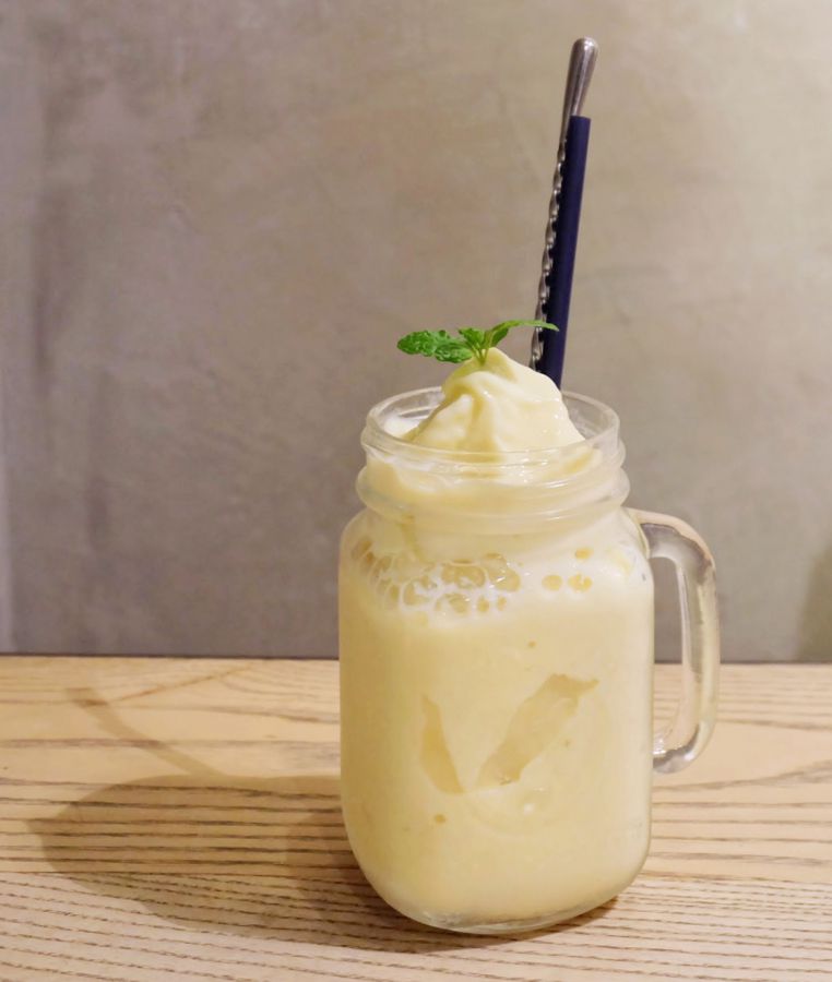 アップルマンゴーハニースムージー 720円(税抜き)