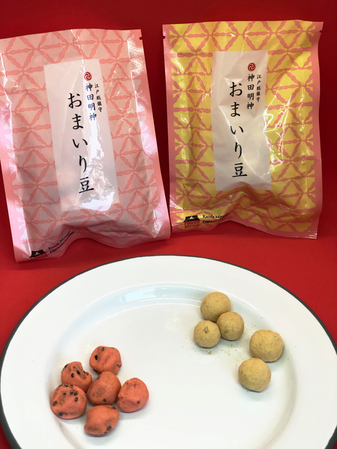 「おまいり豆」(左 うめぼし豆、右 深入りきなこ豆)各250円(税込)