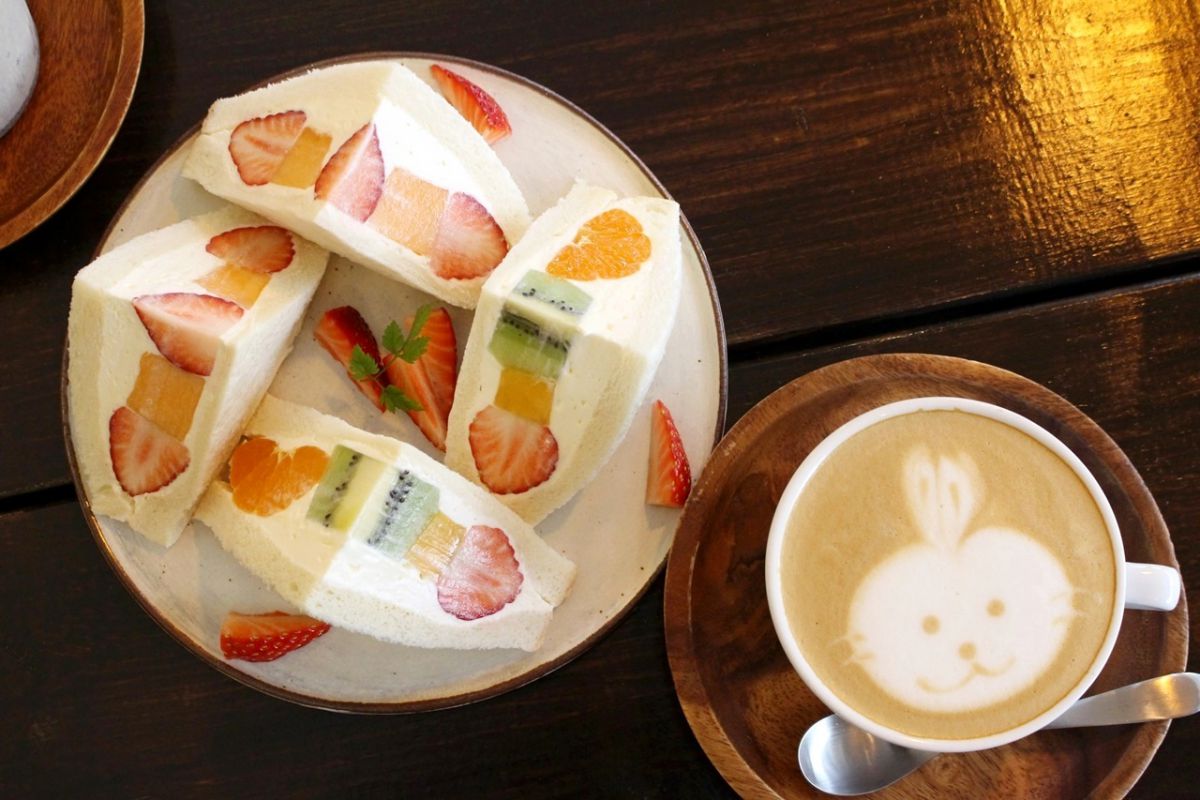 カフェラテ(税込650円))