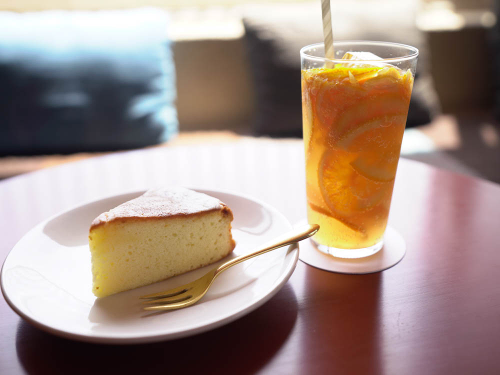 レモンケーキ 450円、柑橘スカッシュ 700円