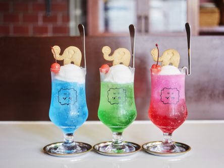 人気店「喫茶ゾウメシ」が京都上陸！カラフルなクリームソーダ、どの色にする？