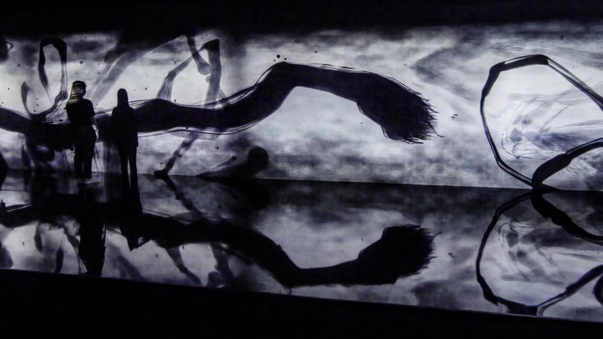 反転無分別 - Black in White/Reversible Rotation - Black in White teamLab, 2018, Digital Installation, Sound: Hideaki Takahashi