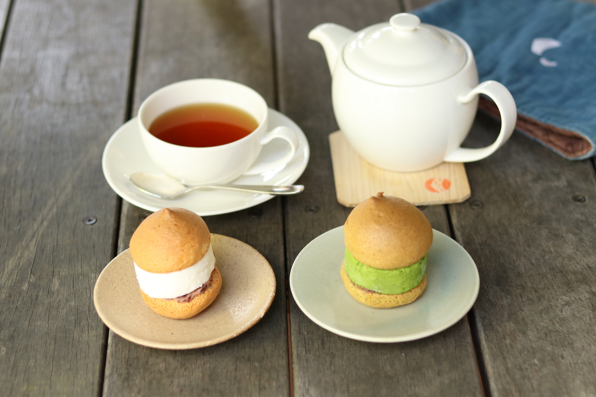 空気ケーキ (左)プレーン 216円、(右)抹茶 291円