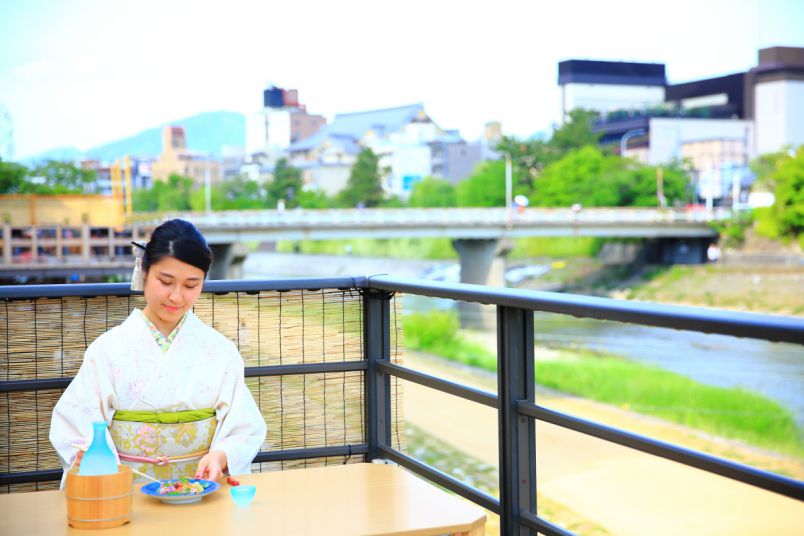 京都川床ならおしゃれな モダン割烹 月彩 へ ランチもディナーも鴨川沿いを楽しもう