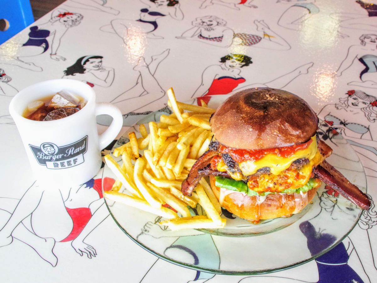 自家製スモークベーコンチーズバーガー・ダブル(1782円)