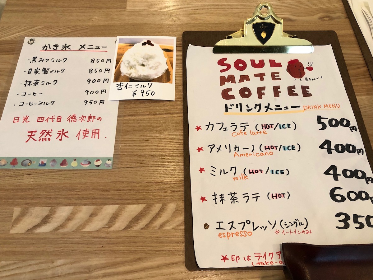 かき氷メニュー(左)、コーヒーメニュー(右)