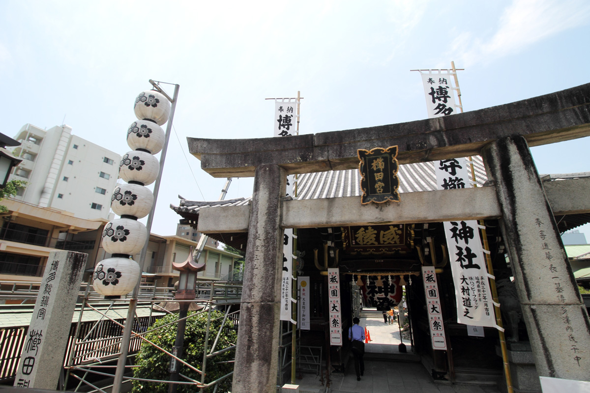追い山桟敷席の設営が進む「櫛田神社」