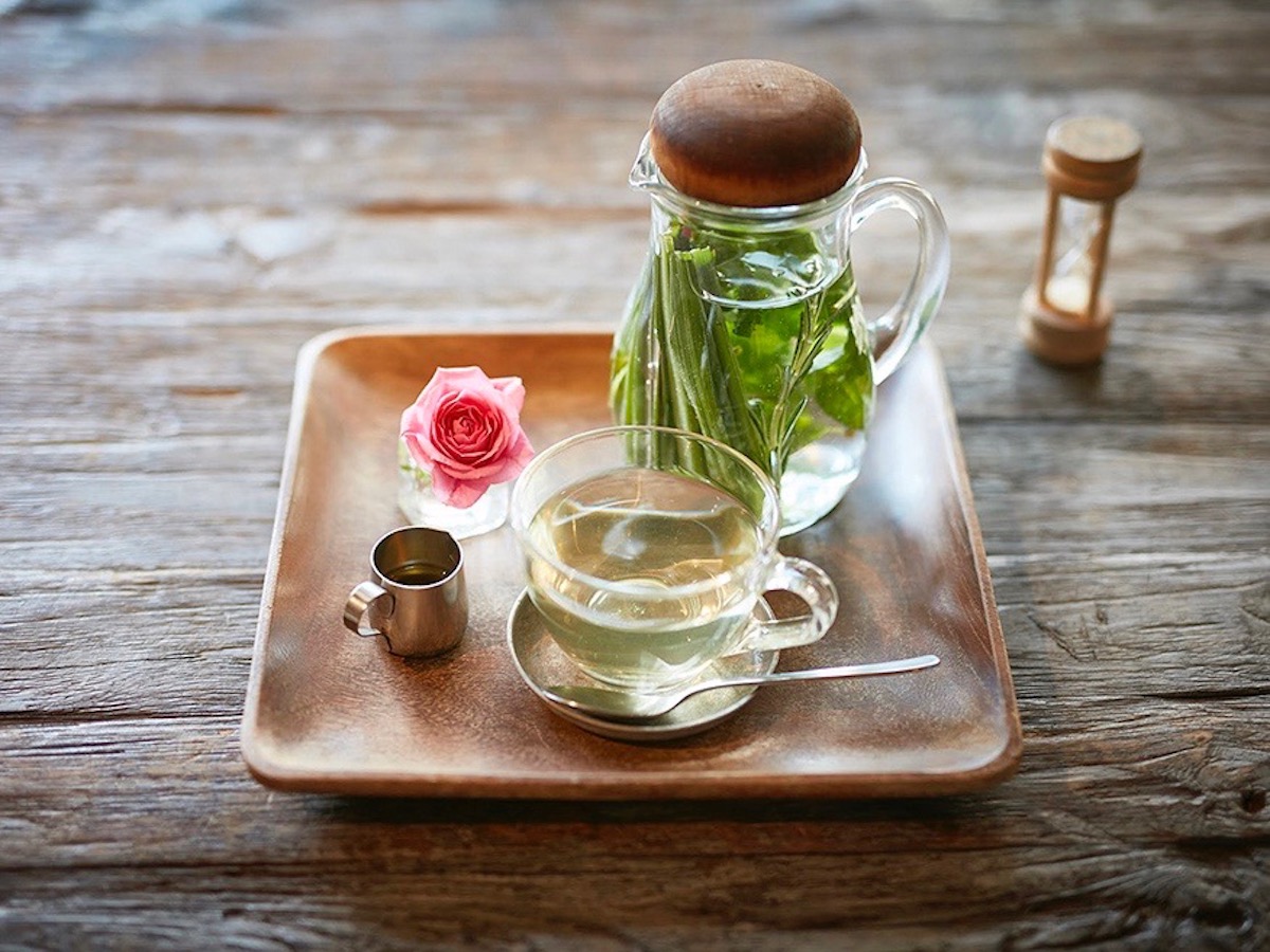 都内とは思えない お花と緑があふれる可愛すぎる癒しカフェ るるぶ More