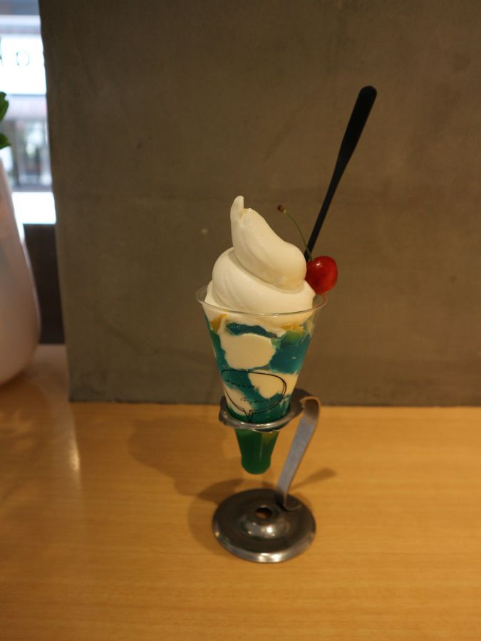 Many Clouds Blue Parfait 890円