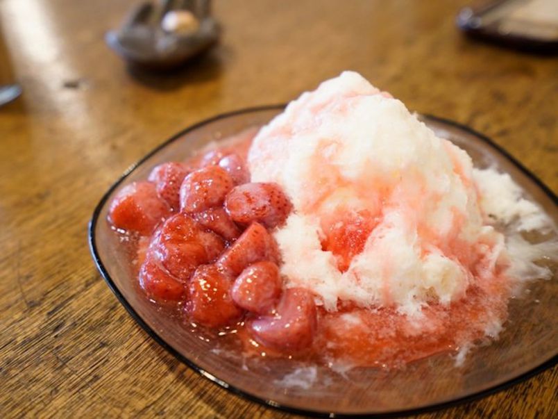 練乳入りでほんのり甘い“ふわふわミルク氷”。宮島の古民家カフェでひんやりタイム
