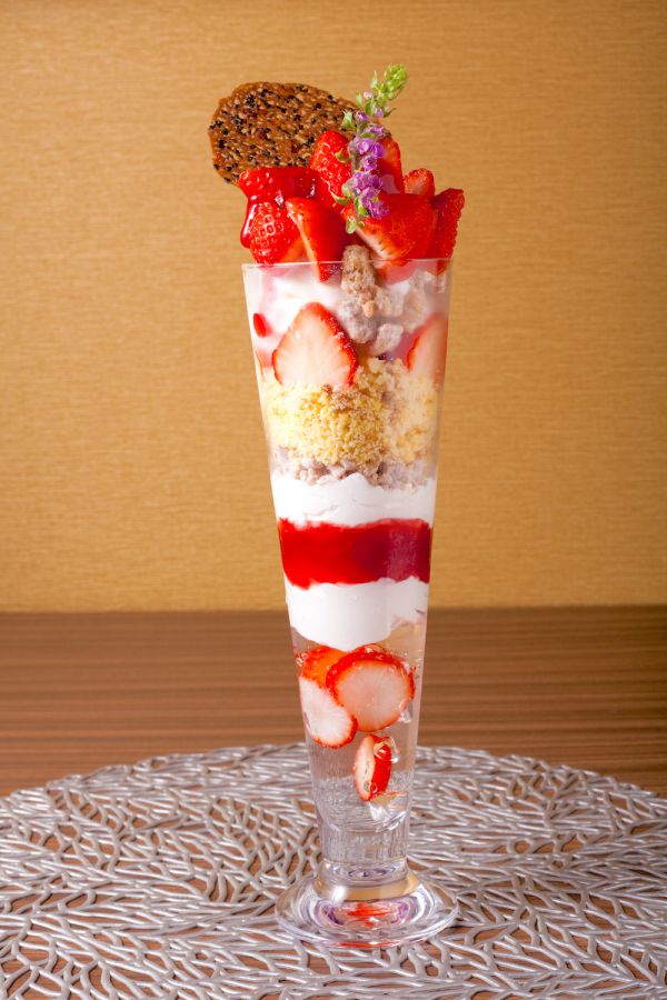 苺パフェ1500円