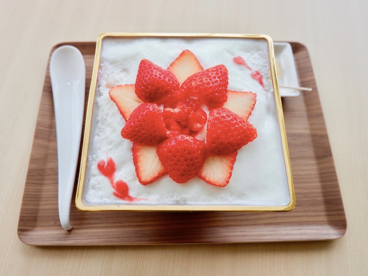 まるでケーキ サクサクパイの食感も楽しい絶品いちごのかき氷 るるぶ More