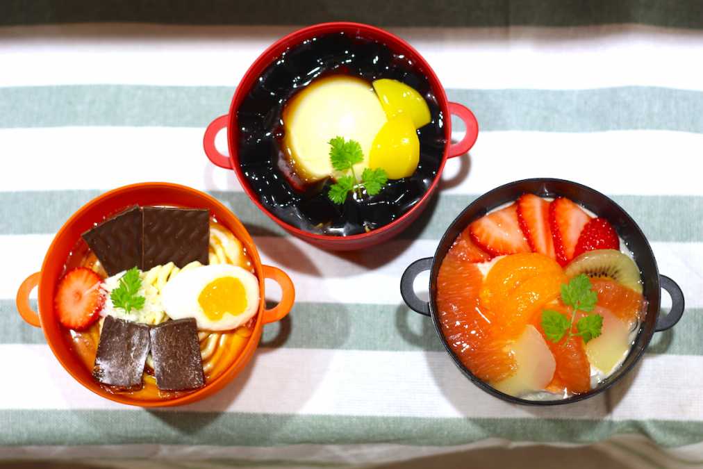 (左から)ラーメン、冷やしおしるこ、海鮮丼 各500円