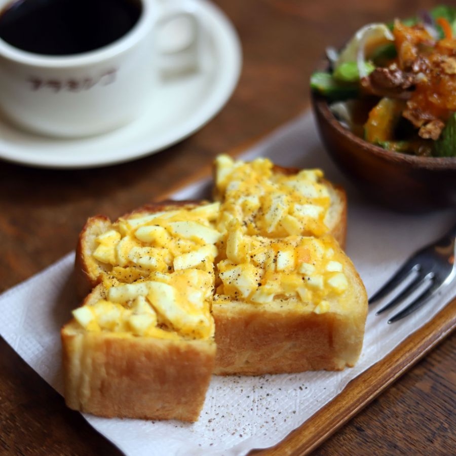 ポロポロたまごトーストモーニング 600円(ドリンク付)