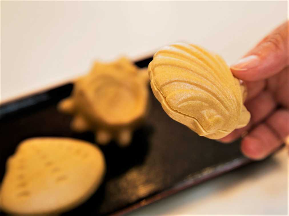 江の島もなか 各145円/箱詰め6個入りは870円~