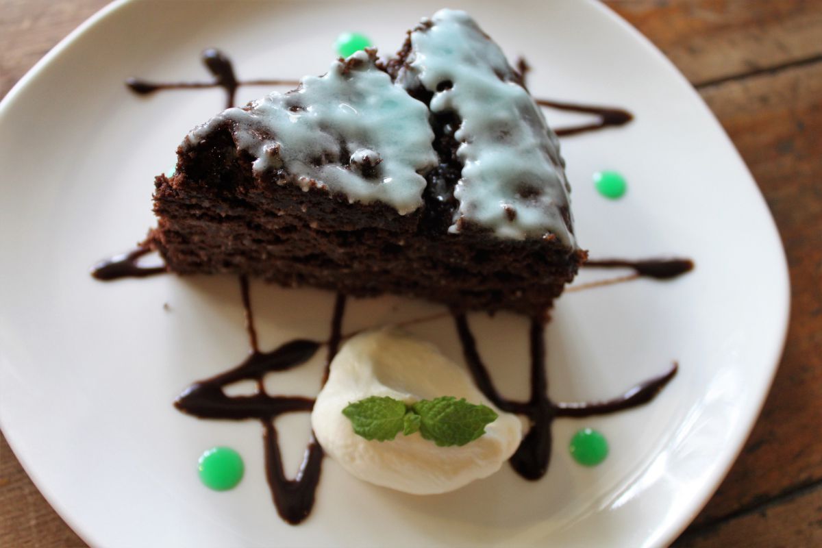 チョコココナッツミント600円(ドリンクセット 1000円※ケーキ単品でのオーダーはご遠慮ください)
