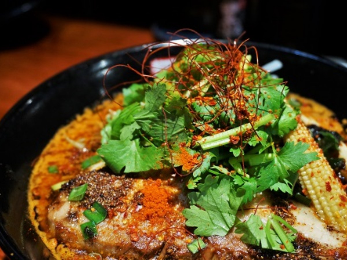 刺激たっぷりで絶品 メディアでも話題 の辛さと痺れがクセになる激辛ラーメン るるぶ More