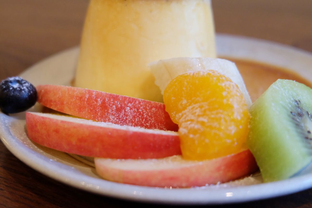 フルーツたっぷりで超華やか 驚くほどトッピングもりもりな贅沢プリンパフェ るるぶ More