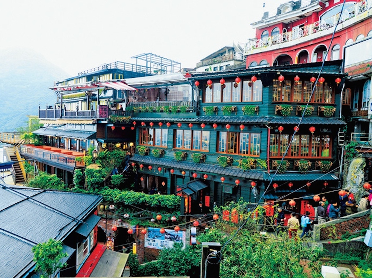 九份のフォトジェニックストリート 豎崎路 マストで行きたいレトロ茶藝館 レストラン6選 るるぶ More