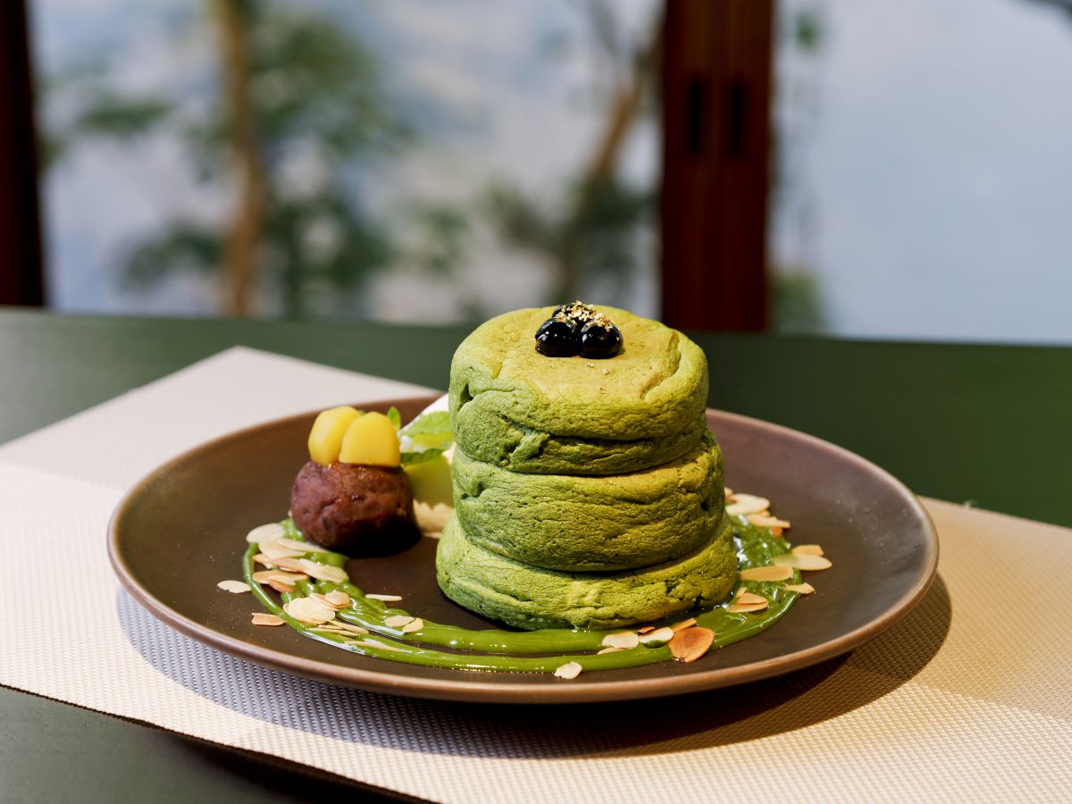 京都ならではの限定スイーツに夢中 ぜ んぶ抹茶のふわふわグリーンのパンケーキ るるぶ More