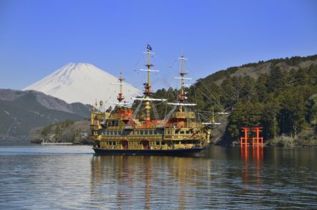 箱根で豪華クルーズデビュー！ 新型海賊船 クイーン芦ノ湖に乗船！！
