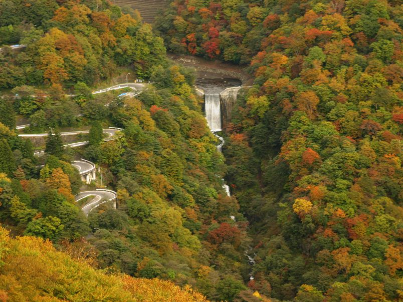 日光 栃木県 のおすすめ紅葉名所 華厳滝 中禅寺湖 戦場ケ原など るるぶ More