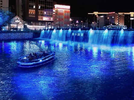 川一面が青一色に！大人気のイルミネーションイベント「青の洞窟」が九州に初登場
