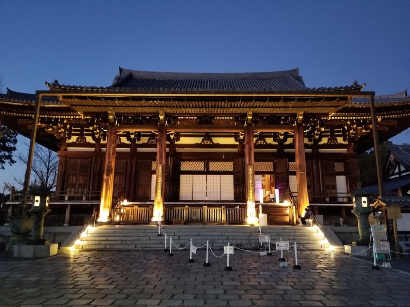 この秋のおでかけは京都・金戒光明寺で話題のアフロ仏詣でと紅葉ライトアップ！