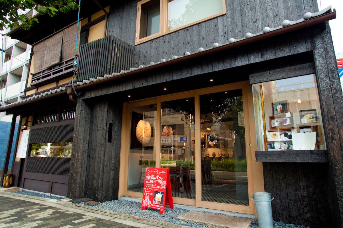 宝石そのもの キラキラの水晶パフェと鉱物スイーツが話題の京都の町家カフェ るるぶ More