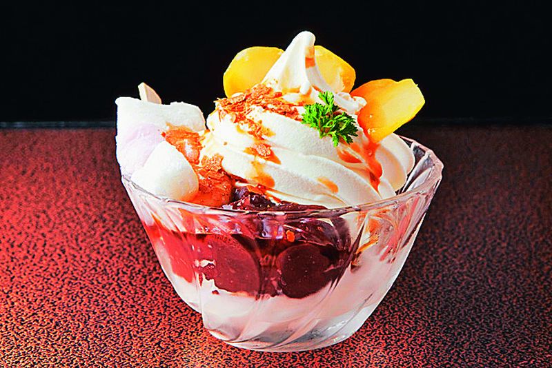 特製しょうゆダレとアイスの相性がよい「しょうゆクリームぜんざい」730円
