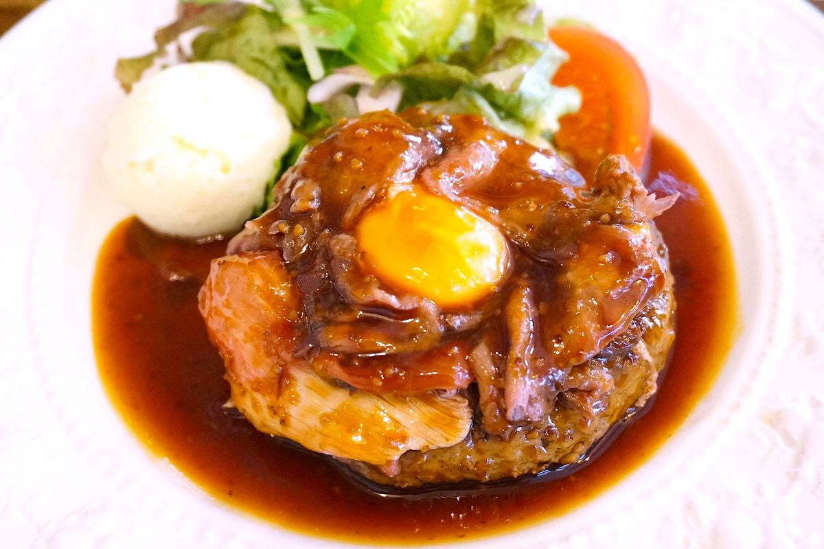 「ローストビーフハンバーグ」単品 税抜1280円/ランチ(サラダ、ライス付き)税抜1350円