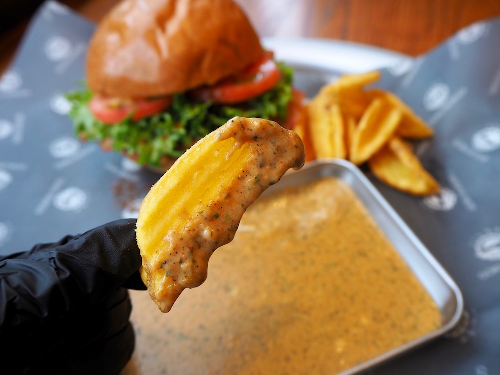 コーヒーの香りがする 豪快にかぶりつきたいホロ苦ジューシーな やみつきハンバーガー るるぶ More