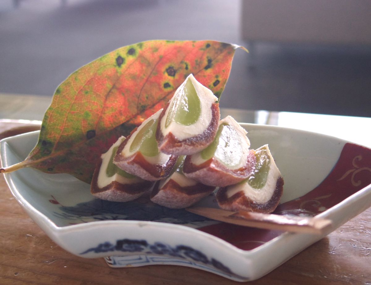 「干し柿とぶどうのクリームチーズ寄せ」のぶどうは季節で変わります