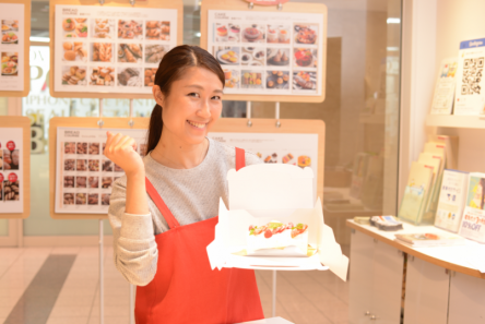 ABCクッキングスタジオの500円体験レッスンに編集部が潜入！ vol.2〜クリスマスケーキを簡単に自宅で！苺のシフォンノエル編〜