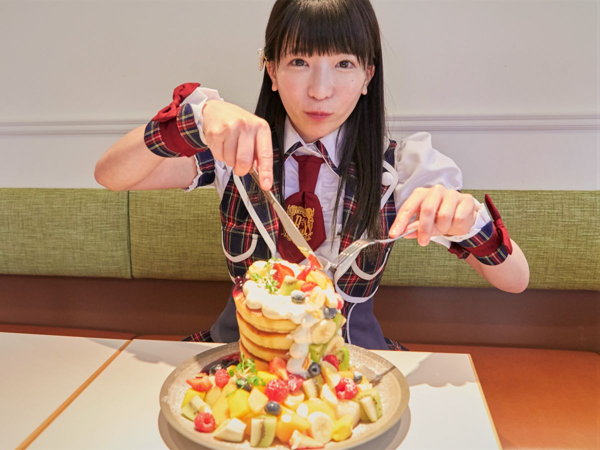 フルーツが主役の大迫力パンケーキタワー 大食いアイドルもえのあずきの絶品グルメ るるぶ More