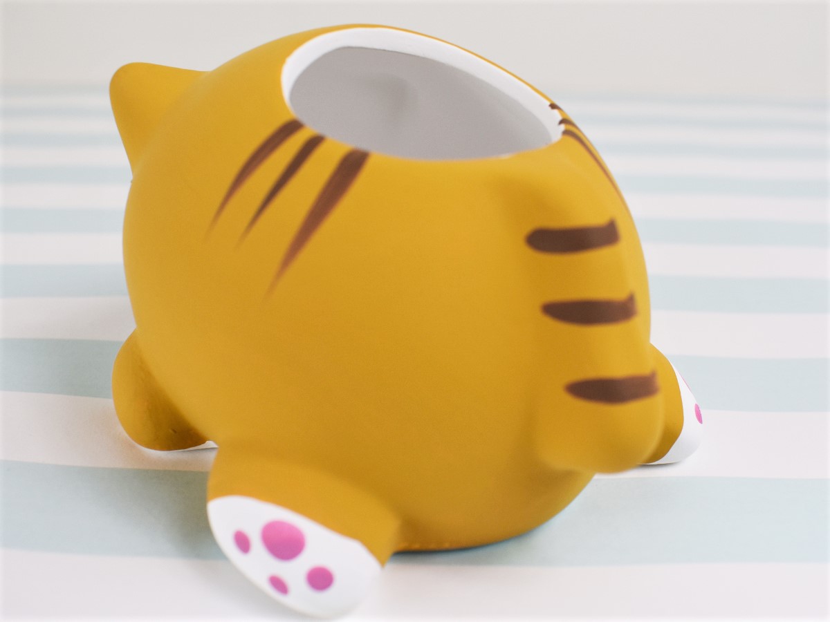 猫のかわいさにもう釘づけ！？ 電源不要ですぐに使える「陶器の加湿器 