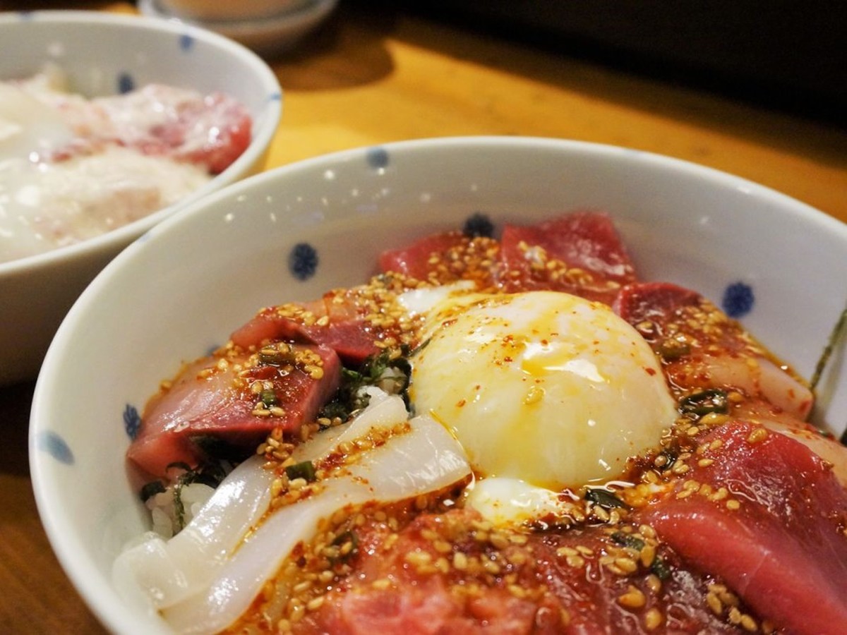渋谷でお得に1000円ランチ とろとろの温泉卵が最高な絶品海鮮丼 るるぶ More