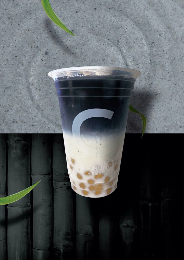 「黒ゴマチャコールラテ with 白生タピオカ」600円(税別)