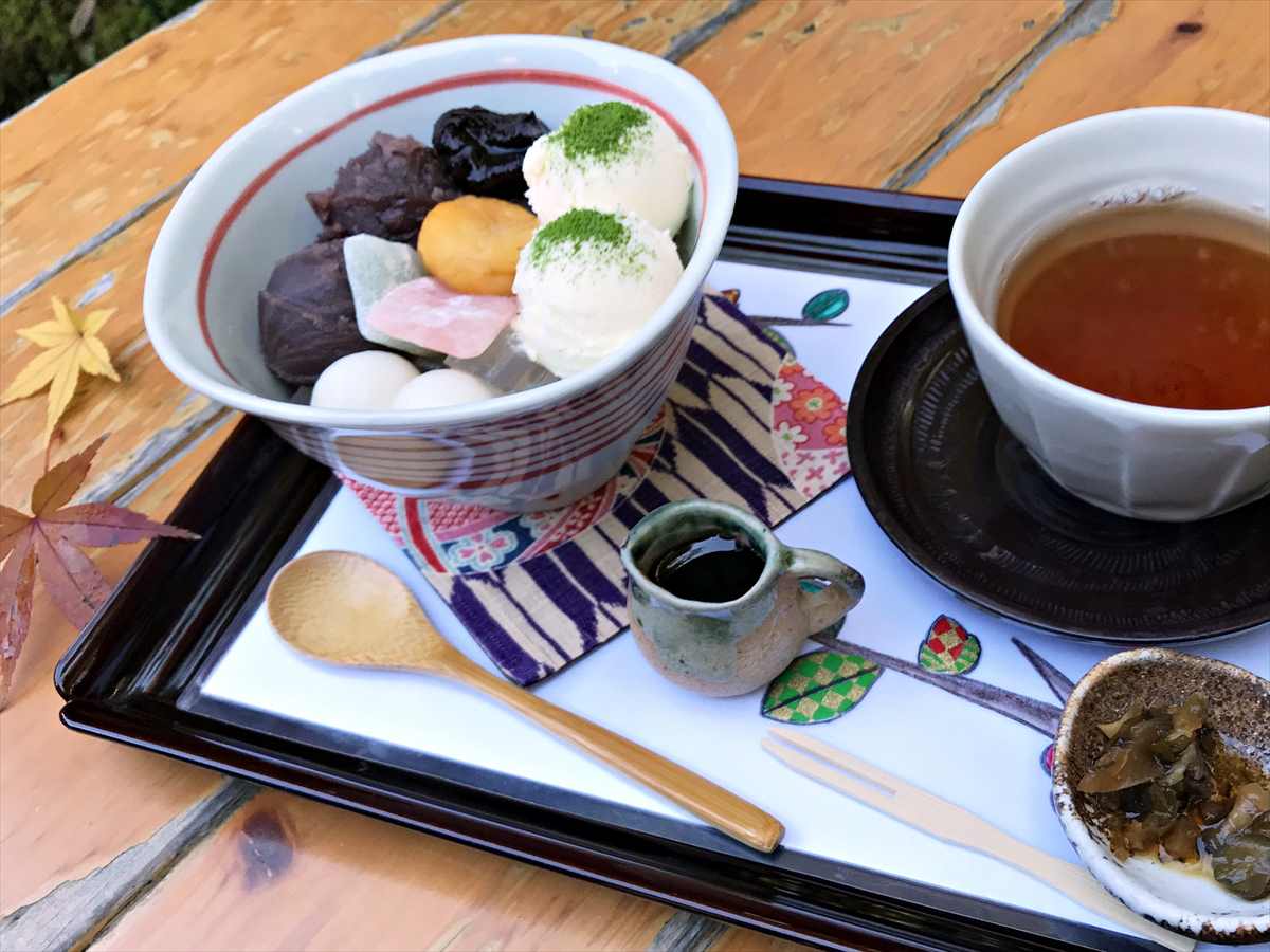 クリームあんみつ 830円
