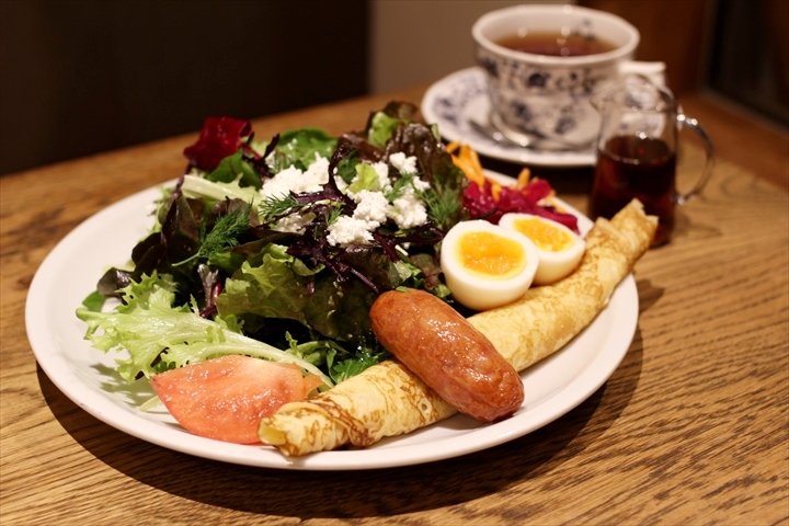「リリベットサラダプレート」1400円 ※ランチタイムはプラス200円でドリンク付き