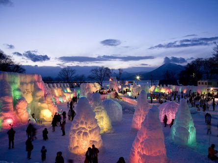 七色に輝く氷の絶景にうっとり！千歳タウンから支笏湖へドライブプラン